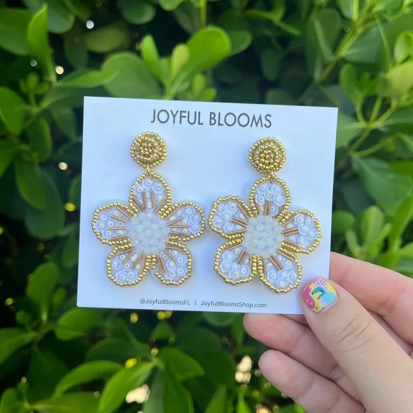 Flower Earrings | Beaded Earrings | Rhinestone tiny beads Earrings - Picture 1 of 4